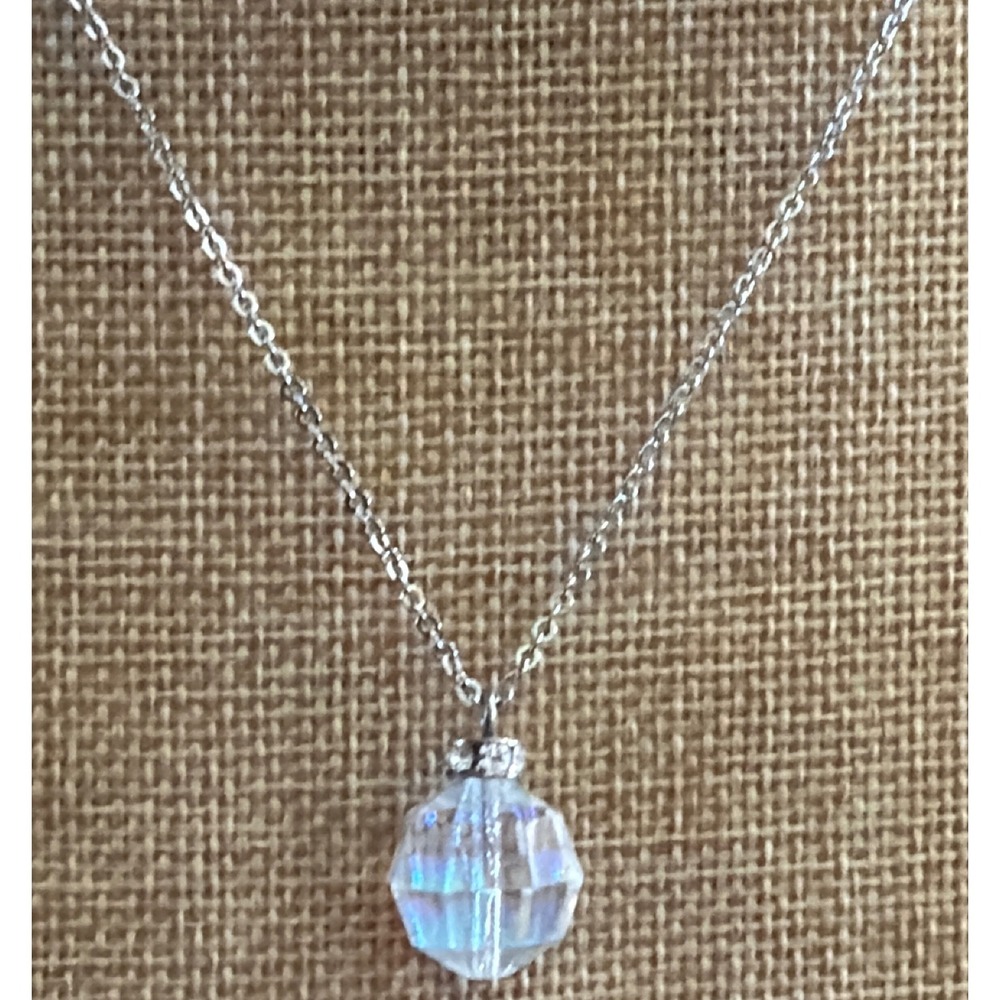 Iridescent Faceted Crystal Pendant Necklace Silver Tone Chain Aurora Borealis